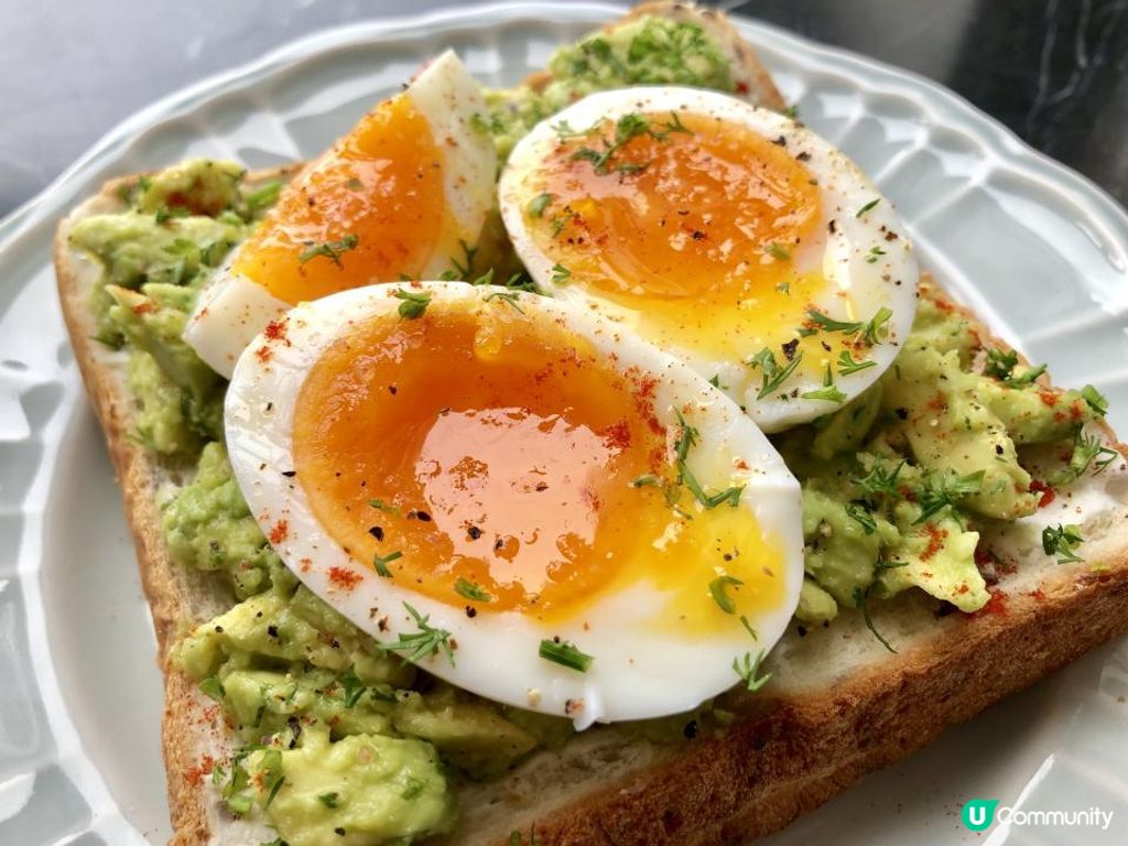 簡單又好食嘅溏心蛋牛油果多士🥑。我唔太鐘意牛油果本身嘅味所... | U Community 社群平台