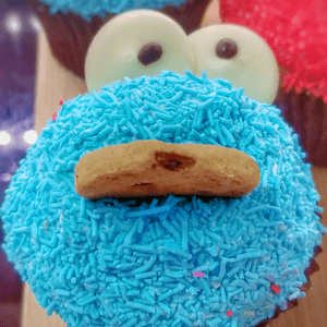 Cookie monster cupcake