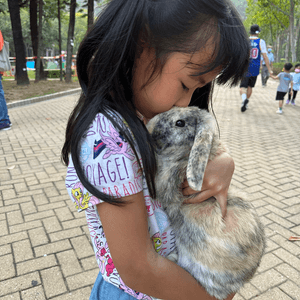 終於有時間帶兔兔去公園散下步...