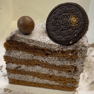 Oreo 莎莎蛋糕即係Oreo餅加金莎朱古力融...