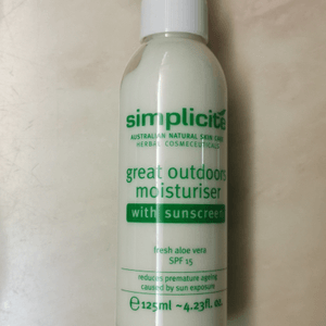 Simplicité 補水防曬乳SPF15