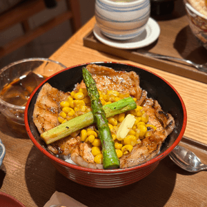 牛油粟米稀有豚肉丼定食