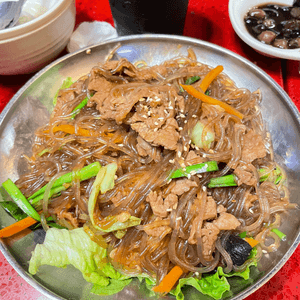 牛肉炒粉絲蓋飯定食（$69）

一上...