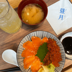 優雅舒適的日本料理餐廳📍昼月