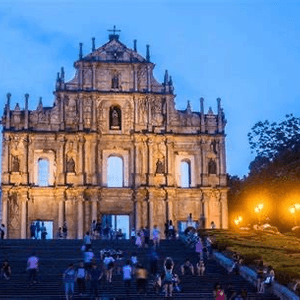 大三巴牌坊是聖保祿教堂⛪️正面前壁...