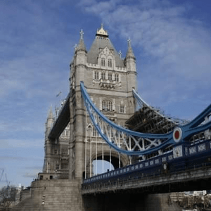 橫跨泰晤士河的
倫敦橋

#祝大家生...