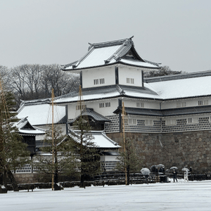白雪紛飛下雪白之城堡金澤城