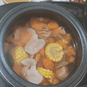 紅蘿蔔粟米海底椰湯