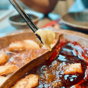 望著維港食麻辣火鍋