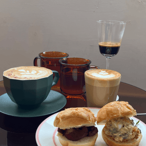 充滿神秘感的樓上Cafe😍