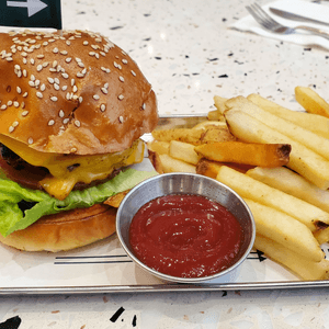 假期 留港消費 振興經濟 輕輕鬆鬆 嘆美食