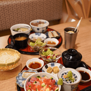 日式丼飯專門店 一個定食兩款主食