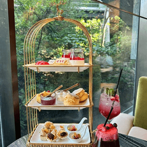 Enjoy afternoon tea surrounded with greenery🌱🌳