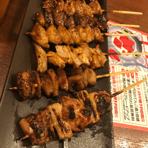 去日本旅行私心喜歡到居酒屋，食串燒飲啤...