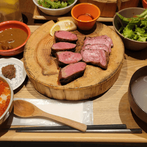 日本池袋蟹籽吞拿魚飯及薯餅味道鬆...