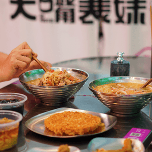 華強北搵食😋 大嘴表妹南寧老友粉！