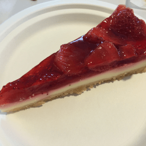 飯后甜品「士多啤梨🍓芝士蛋糕🍰」清新唔甜😋