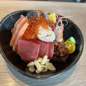 🐟全台最美魚市場：鼓山魚市場🐟嘆厚切海鮮丼