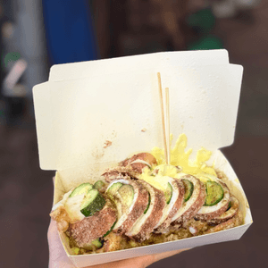 台灣夜市必食！脆皮魷魚包青瓜