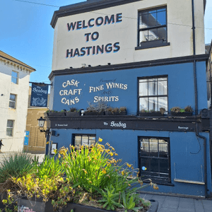 《光影誌》27｜英國Hastings漫遊：從古老網棚到崖巔之