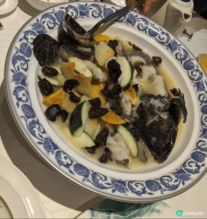 尖沙咀翠園最近推出既粵式・雲南4人餐，有特色味道唔錯，套餐包