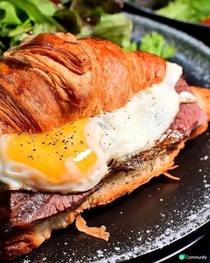 Chill at One Half Story Cafe~