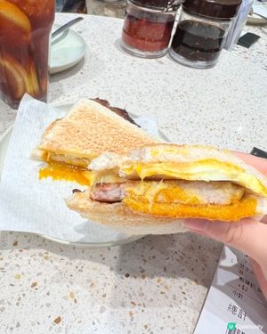 元朗永順必食🧀芝士流心豬扒三文治＋神級酥炸雞翼🤩