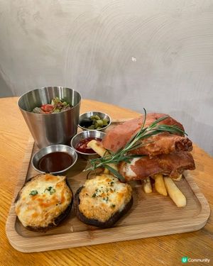 西班牙烤乳豬皮脆肉嫩