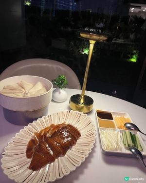 美利酒店入面嘅片皮鴨共享晚餐