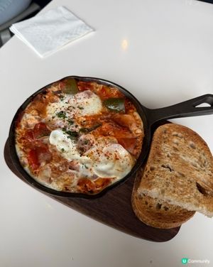 陽光朝食☀️酸種麵包配番茄蛋🍳