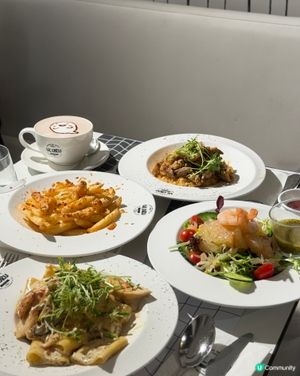 聖誕打卡必去！黑白夢幻Cafe📸 林峯應援！