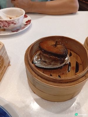 銅 鑼灣鍾廚下午茶點心$7、$8、$9就有得食，鮑魚燒賣大大