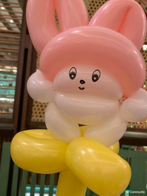 自助山用餐新體驗：魔術表演+美食雙享受！