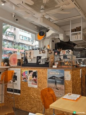 小小的Cafe，店名改得好，叫做過日辰。喜歡獨自來打躉過日辰