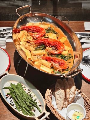 跟閨蜜聚會，這次來到了上環差館上街💗找了家氛圍感滿滿的法式