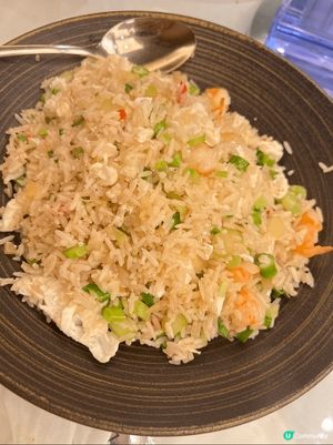 如果你喜歡傳統粵菜和點心，不妨到船記餐廳體驗一番 
蜜汁叉