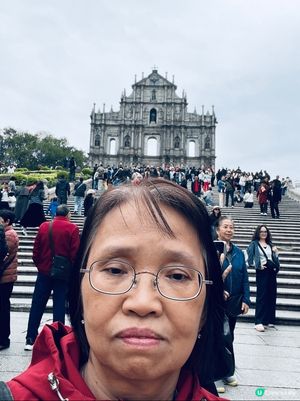 這次澳門大山巴一遊，相當多遊客，場面熱鬧。 
我想帶走成箱