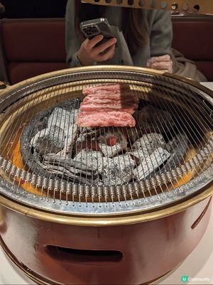 深圳卓悅中心西塔老太太，係用泥爐的燒肉店，真火炭燒香氣無法取