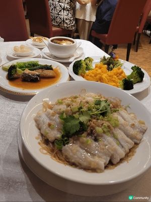 銅鑼灣有間中餐廳，因為位於高層，夜景靚得令人心醉。

鮑