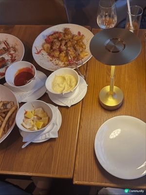 中環7號碼頭餐廳 watermark 餐廳裝修特別高貴 侍應