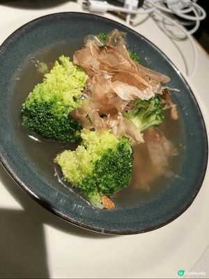 位於旺角雅蘭中心的牧羊少年咖啡館環境寬敞舒適，店內還有專屬書