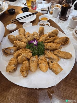 西貢碼頭附近有幾間酒家值得一試，遊客除左可以直接在酒家揀海鮮