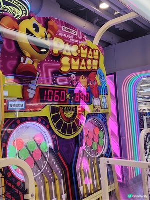 這是香港經常會出現的冒險樂園，有各種遊戲，夾公仔等。
哈囉