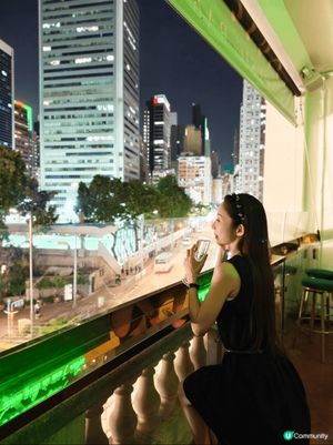 灣仔和昌大押其實3樓係酒吧餐廳，live band添！
晚上