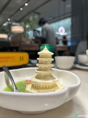 如果想食特色嘅中菜，咁就要去奧海城嘅綠茶餐廳啦。大家估吓相中