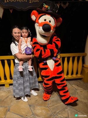 萬聖節帶小朋友去迪士尼樂園係好開心，可以玩埋夜晚超正
玩具