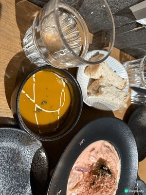 我和家人於新年去了荃灣食西餐,西餐廳叫how to live