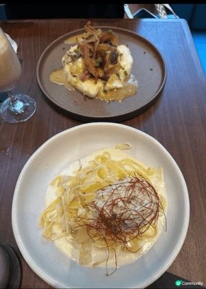 SUIT MODERN IZAKAYA SAKE BAR供應