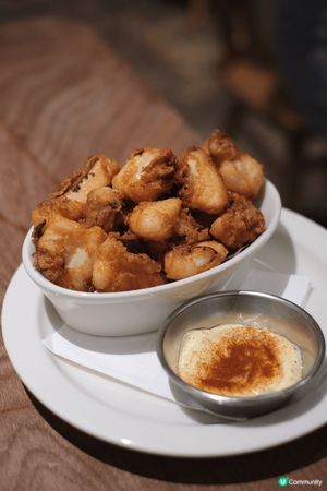 <馬蘇里拉芝士焗薯蓉帶子> $78
<炸魷魚配芥末籽蛋黃醬>