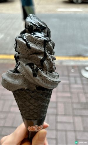 位於太子的暖心芝作，出產黑芝麻相關產品，黑芝麻雪糕非常濃郁，